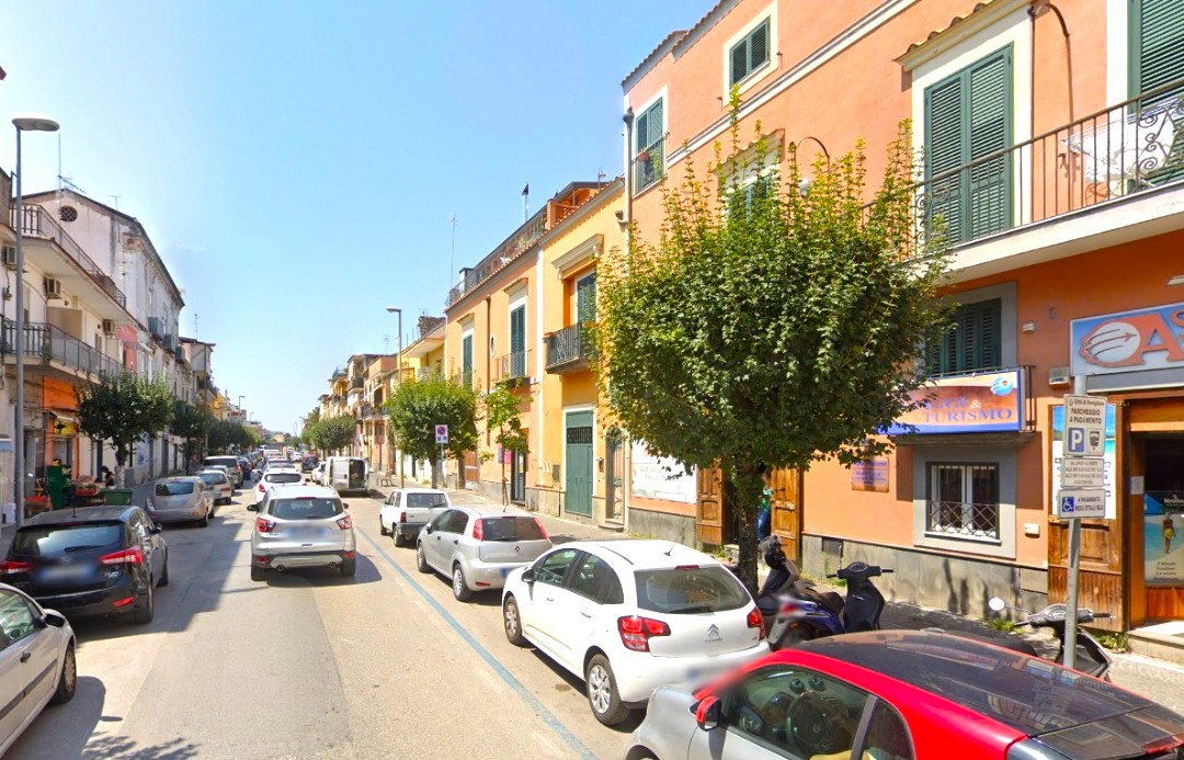 VIA ROMA (POMIGLIANO) - LOCALE COMM.LE - 500/MESE